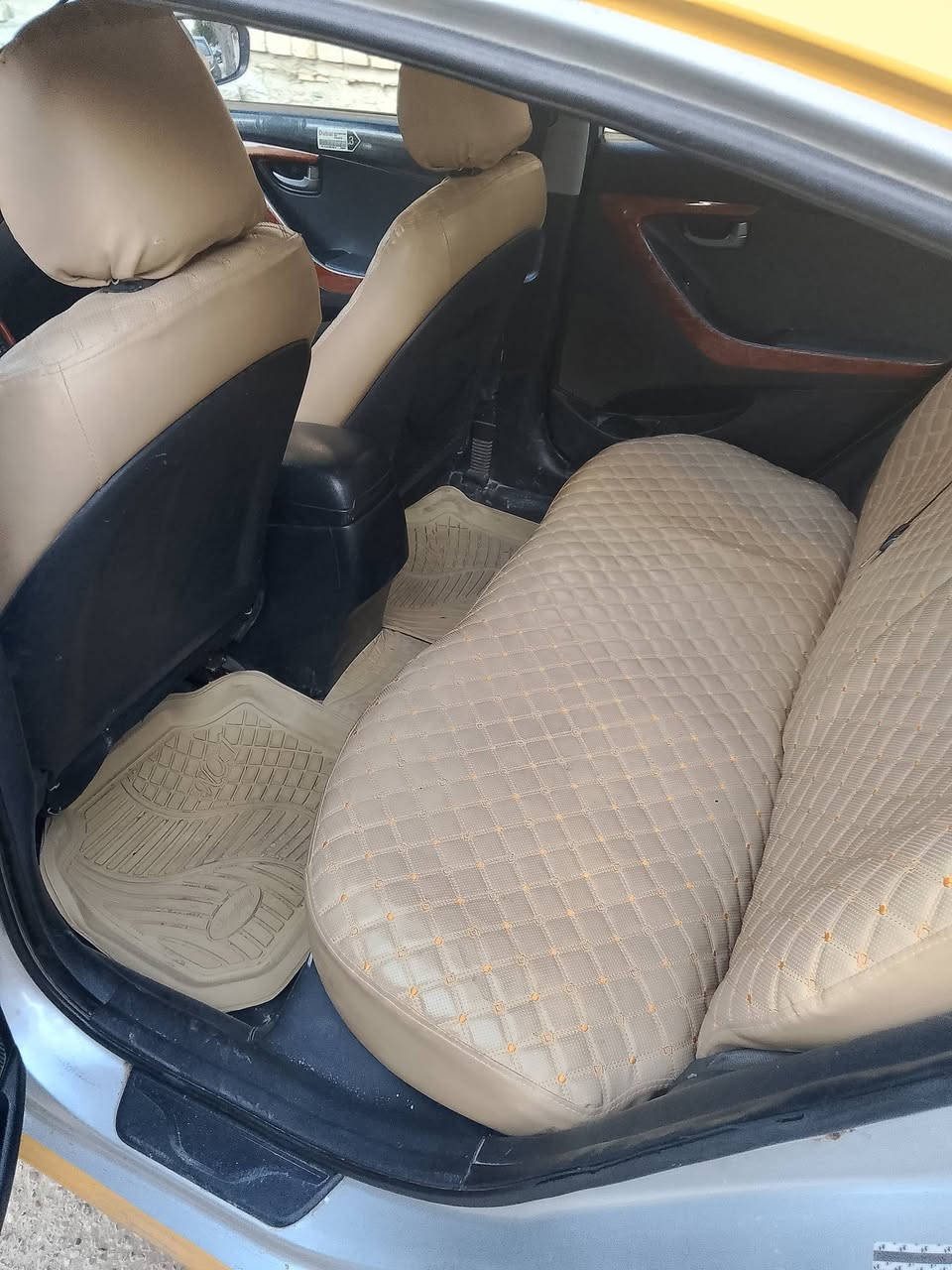 السلام عليكم
النترا للبيع
موديل 2015
وارد امريكي
حادثهه جاملغ ومبدل بنيد
محرك 1800مفتوح
السعر 100 وبيها مجال
رقم الهاتف ***********
