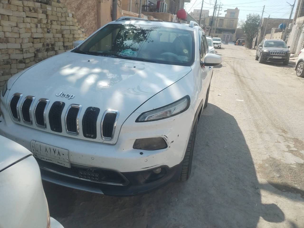 سلام عليكم جيب بزون موديل ٢٠١٦ فول مواصفات مكينه 6 سلندر ٣٢٠٠ لمكينه صايرلي شهر من شاده بعده بل جيس  سياره حداديه وتخم تاير جدد بيه اوبع قطع صبغ تخريب لا ضربه ولا شي السعر ١١٥ وبيه مجال للطيبين ***********
