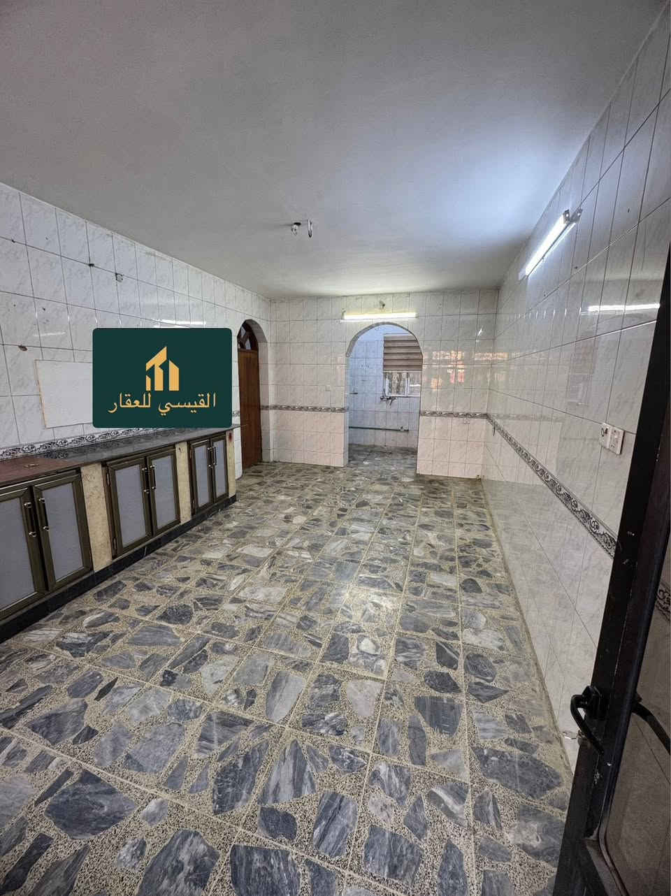 #لـلايـجـار فـي السيـديـة

بيت 300م نظيف جداً يحتوي على :
مداخلين وست غرف نوم وصالة وهول ومطبخ حار بارد وخدمات صحيـة وكراج وحديقـة . 

لـلاستفسار : *********** متوفر واتساب .

بأمكانك عرض عقارك عندنا 
زبائننا الكرام نستقبل كافة عروضكم وطلباتكم 

#مكتب_القيسي_للعقار_والأعمار
شارع المركز مقابل مستلزمات التفاح الاخضر .
