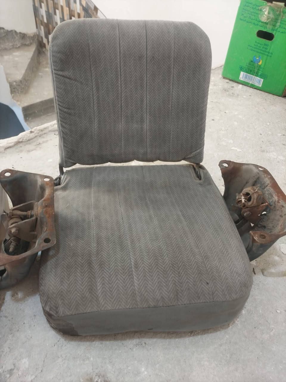 زوج كشنات للبيع
بابل شارع 80 
***********
