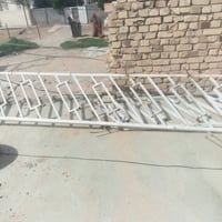 طقم ٣ قطع • مصبوغ • باب حديد