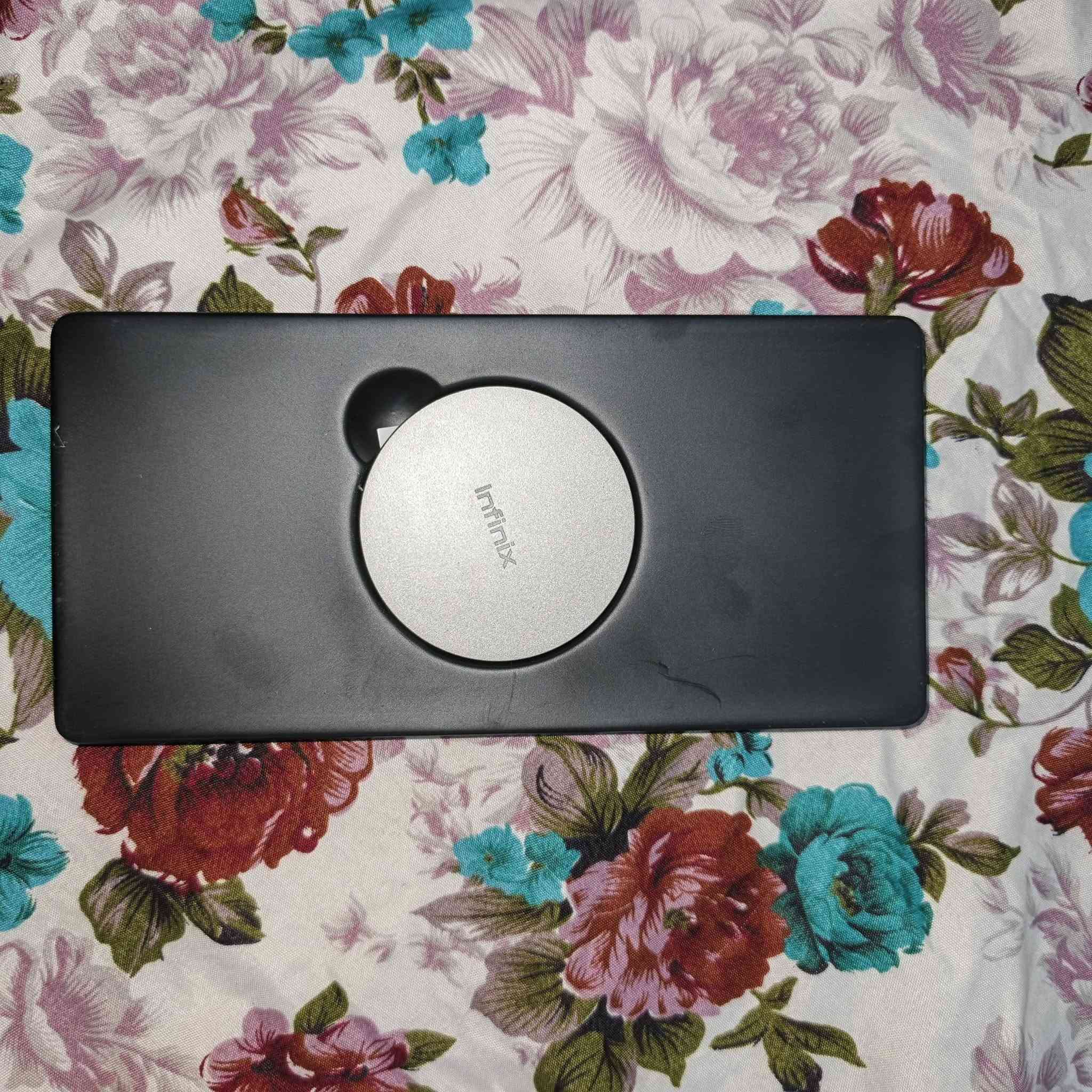 السلام عليكم موبايل Infinix NOTE 50 Pro
الموبايل جديد قبل شهر اشتريته الزكه مال الشاشه مال الشركه بعده بي فول النضافه 95 % كامل ملحقاته 
شاحنه 90W يعني 17دقيقه من 0 الى 100
هتفوت المدخل العريض وليس الابره يتخله ويه مكان الشاحنه
شحن لا سلكي 30W تقريب نص ساعه من 0الى 100
الموبايل يشغل 60فريم ببجي حقيقي 
الذاكره 256 
العشوائية 12+12 وليس 6+6
البطارية 5200ملي امبير الكبيره يوموين متواصل يدوم شحنه 
اذا متعرف سعره لتجي اتعاملني واذا مو شراي لا اتعبني ولا اتعبك وذا شراي اخليك عله راسي المكان واسط العزيزيه 
رقم الهاتف ***********
