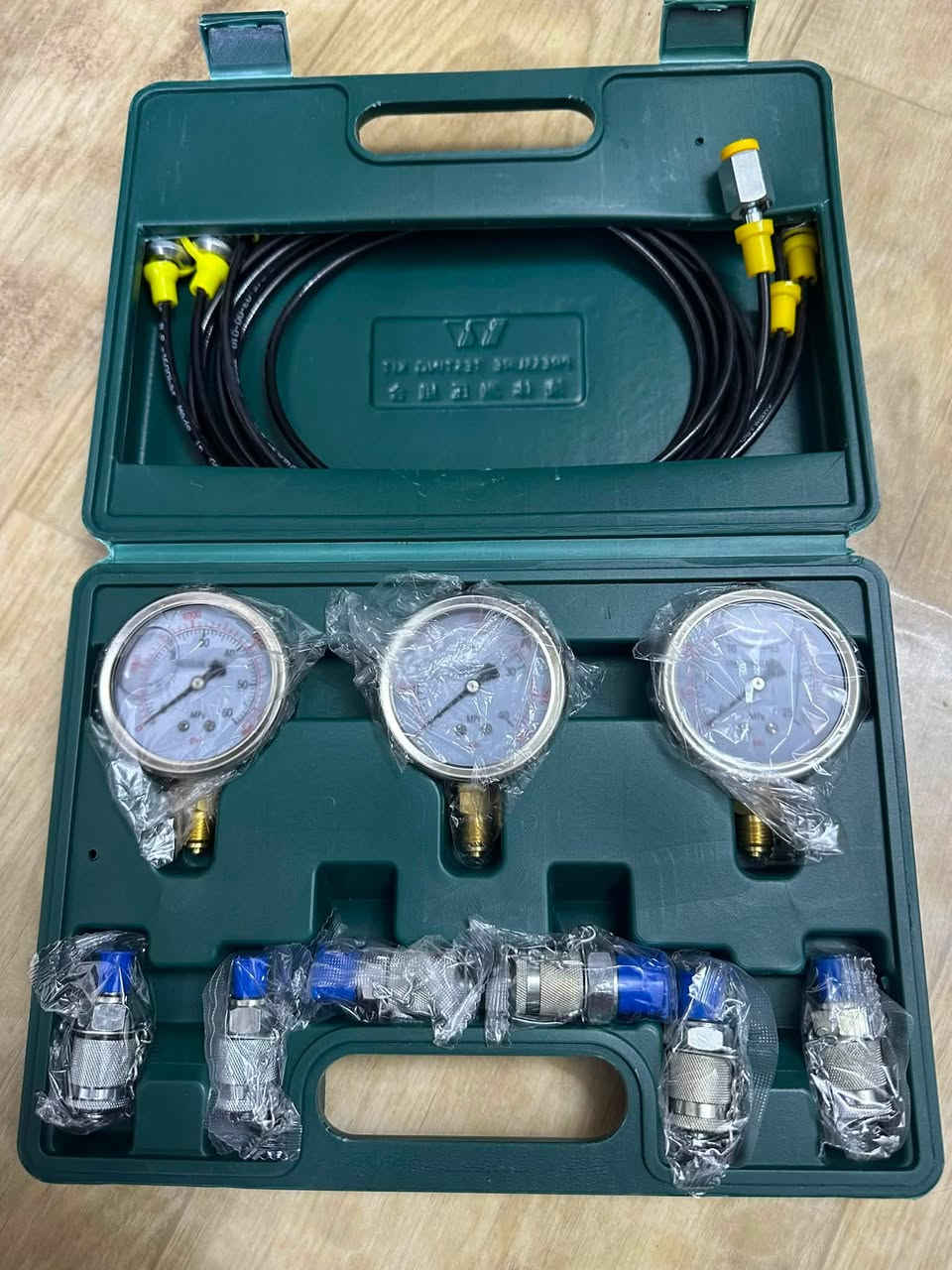 السلام عليكم
طقم فحص الضغط الهيدروليكي 

نوع الطراز:pressure testing kit 777

استخداماته:مخصص لتشخيص وفحص اعطال منظومات الهيدروليك وضغط الطرمبات في الاليات والماكينات الانشائية والحفارات

اعلى سعر بالعافية

يوجد توصيل لكل محافظات العراق

***********
