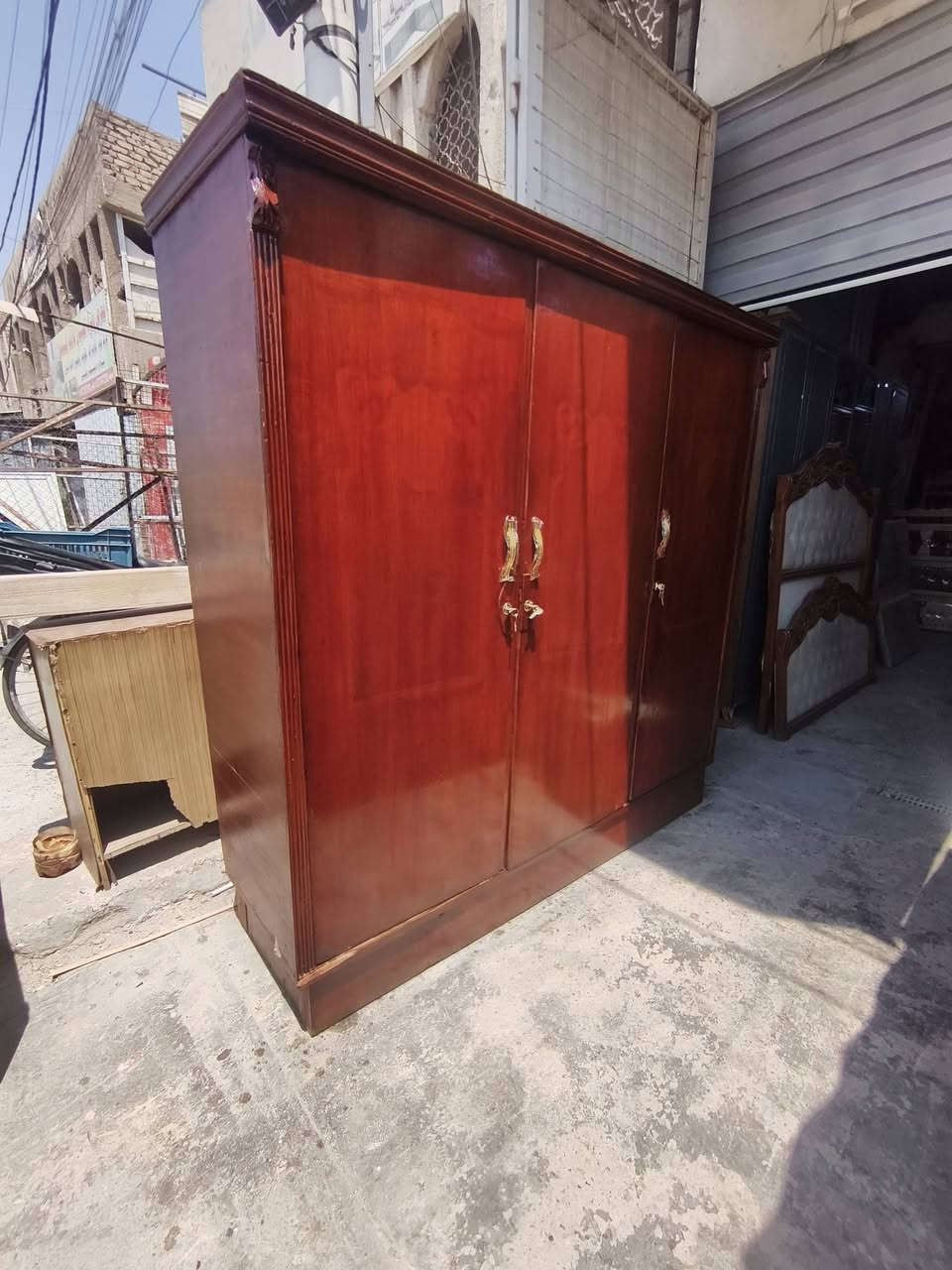 سلام عليكم 
كنتور ابو 5 ابواب مستعمل شغل ثكيل 300
كنتور 3  باب مقوس مستعل 180
كنتور 3 باب  عدل مستعل 180
مكان بغداد حي الاعلام شارع قطر ندى
الاستفسار على رقم ***********
