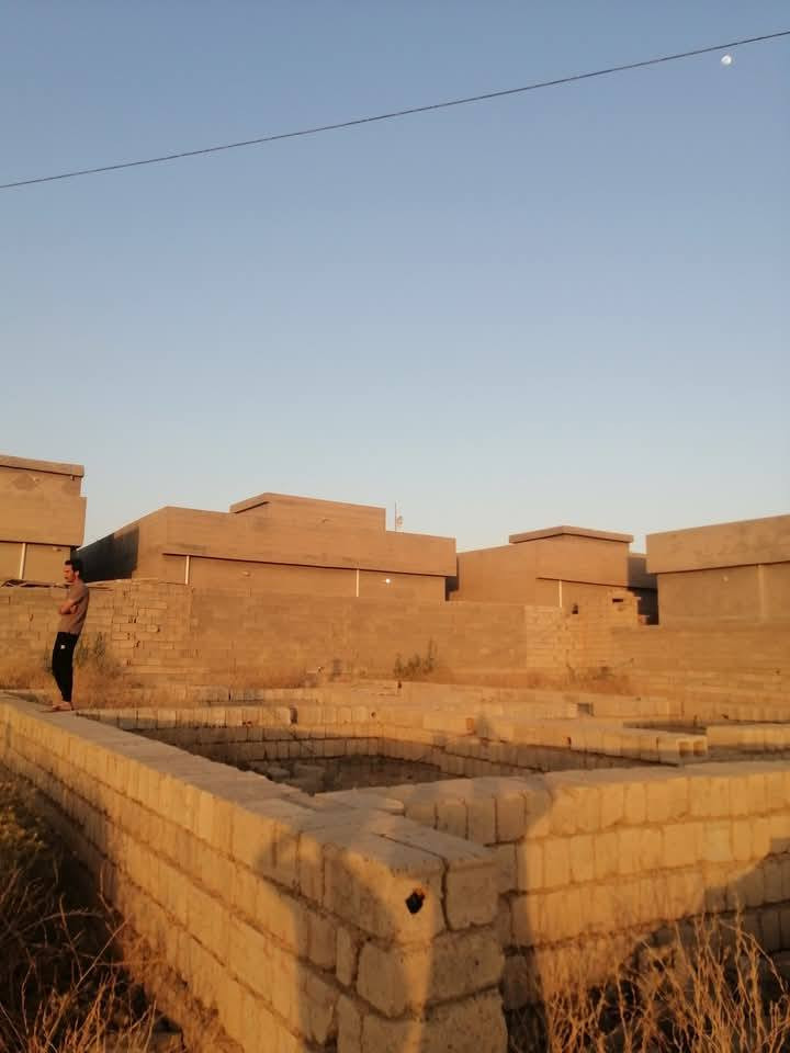 السلام عليكم ورحمه الله وبركاته يوجد قطعه ارض للبيع داخل قضاء العلم بالقرب من معمل سلوان  مساحة 250 م.  ويوجد فيها أساس تكعيب . للاستفسار الاتصال على الرقم ***********
