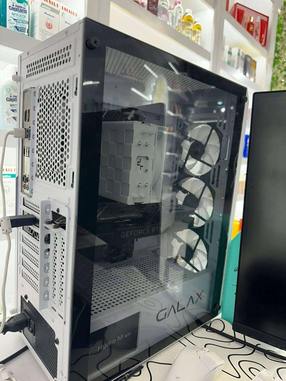 تجميعه كامله • GPU :: RTX 4070 GALAX EX 3FAN OC
• CPU :: INTEL CORE I5 14400F

• M.B :: B760 MSI A PRO ATX

• RAM :: T.FORCE DELTA 16GB 3200 RGB

• PSU :: 600W FSP HYDRO M PRO BRONZ SEMI MODELIR

• M.2 :: NVME 1TB LEXAR NM620

• COOLER :: DEEPCOOL AG400 WHITE⚪

• CASE :: GALAX 05 WHITE⚪
الشاشة كيكابايت
2k
منحنية

ماوس ريددراكون وايرلس

الكيبورد فانتك 
واتساب ***********
ماعندي توصيل
