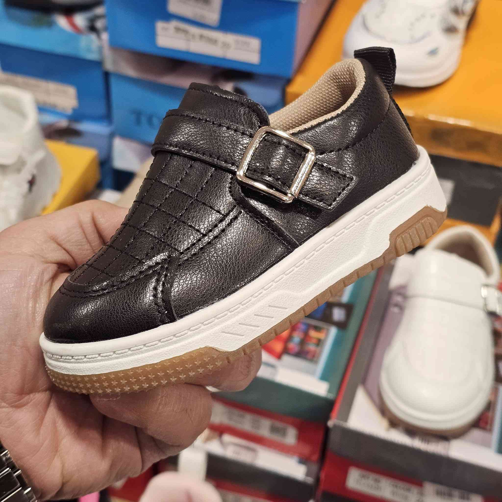 جديد حذاء ولادي 
طبي 💯💯
ثلاث الوان الابيض والبيج والاسود 
قياسات ٢٥/٢٤/٢٣/٢٢/٢١

⭕ العنوان موصل حي المهندسين مول قوارير
      الطابق الثاني 

⭕يوجد توصيل داخل الموصل 

⭕هاتف ***********

⭕هاتف ***********
