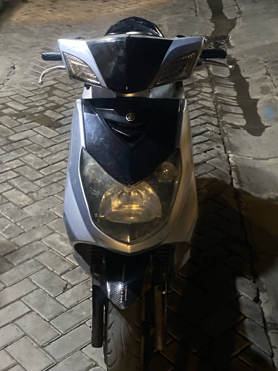 السلام عليكم
سكنس فحل طلاعات حديث نوزل خطين  
بيه كلجات رياضي اصليات ونوزل 8 اصلي واشاير لد وجاملغ كاربون وقاعده رقم والدراجه كفاله عامه من اي نقص 
كهربائيات كله شغاله مابيه نقص اشاير امامي خلفي دشبول كلوبات كلهن شغالات 
السعر مليون وبيه مجال
مكاني بغداد الاعظميه
شراي يتصل  *********** موجود واتساب وخاص
