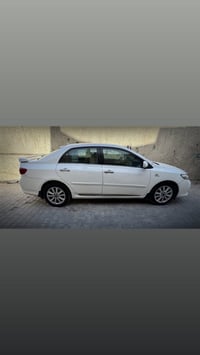 كورلا موديل ٢٠٠٨ خليجي بدون ضربه وصبغ فقط تكشير بيهه بالقماره والداير ...