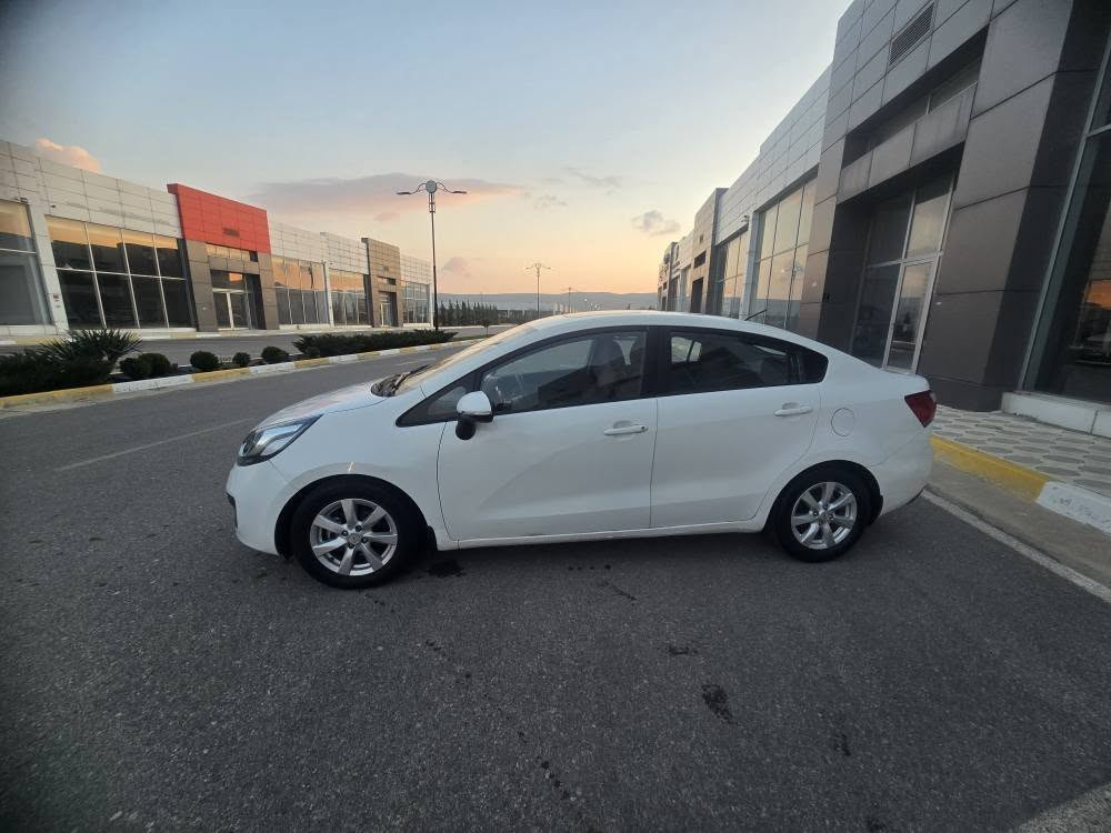 كيا ريوو ٢٠١٤
فوول مواسه فات (توماتيك عادى جام و ئاوينه كاره با سوكان فوليوم حاسه سلايت ناو قه يسى ويل كه ب) سه ياره كه زور زور باكه ١٢٠ هه زار روشتوه  گير و مه كينه و هه موو كيانى به شه رت ره قه موو سه نه وى تازه يه نرخى ٨٩ كه لا معامه له يه كى زور زور كه م تكايه مشته ريت تيل بكه *********** سليمانى ناو شار السليمانية, العراق
