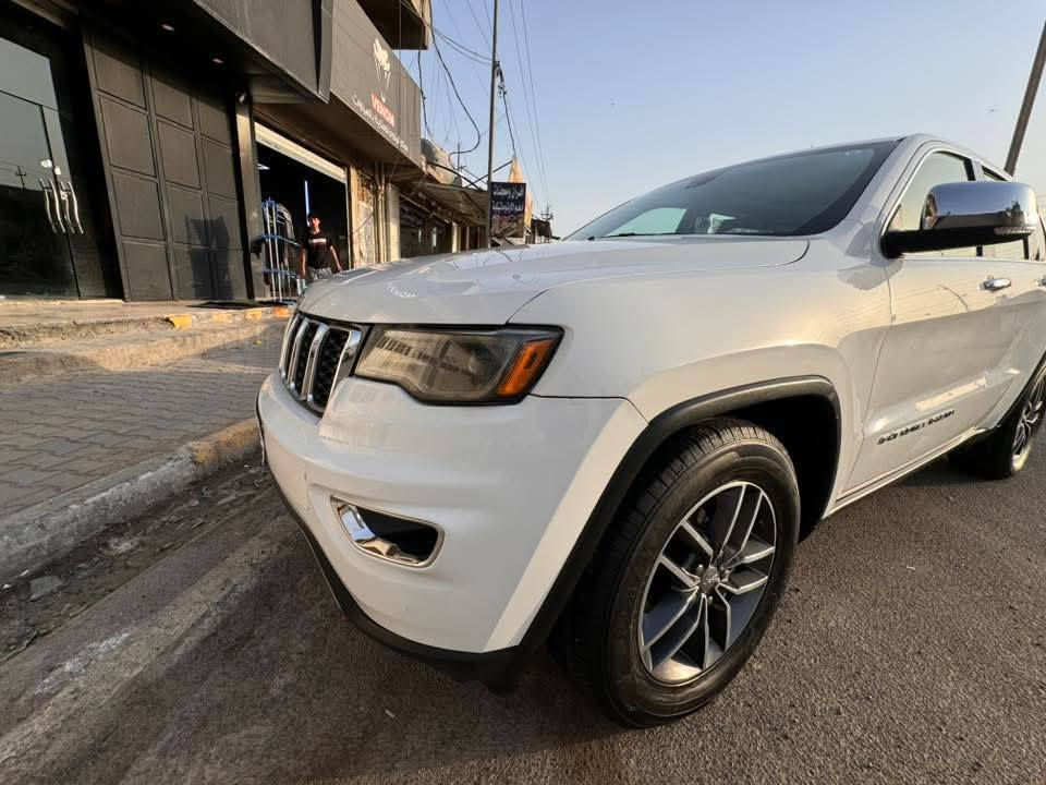 جيب كراند شيروكي موديل 2018
لمتد فول مواصفات 1/1 سيارة بسمي رقم بغداد دولي سنويه لل2029 تحويل ثاني يوم سياره مكفوله كفاله عامع عدا ملاحضه طخه صقيره بعد ما مشتقليهه عالبارد ترجع بجاملق الخلفي جيهت اليمنه امام البك لايت موضح بصور سياره ماشيه 107000 كابون بانزين كامل بس بصمه عيون باقي محرك 3.6 شرط وضع شركه محرك وكير كفاله عامه مواصفات السياره معروفه لمتد 1/1 عدا دفع الرباعي ما بيهه سياره بانو رامه كشانه خزن كشانه تدفئه تبريد ستيرن تدفئه صندوك كهربائي كشانه كهربائي كشانه الخلفيه تدفئه ويل كب كروم طخم تواير جدد ثلث انضمة قياده ايكو سبورت نورمل تحكمات ستيرن مثبت سرعه شاشه كبير بلادي منضومه اناره زينون
 للستفسار *********** مكان السيارة موصل القياره
