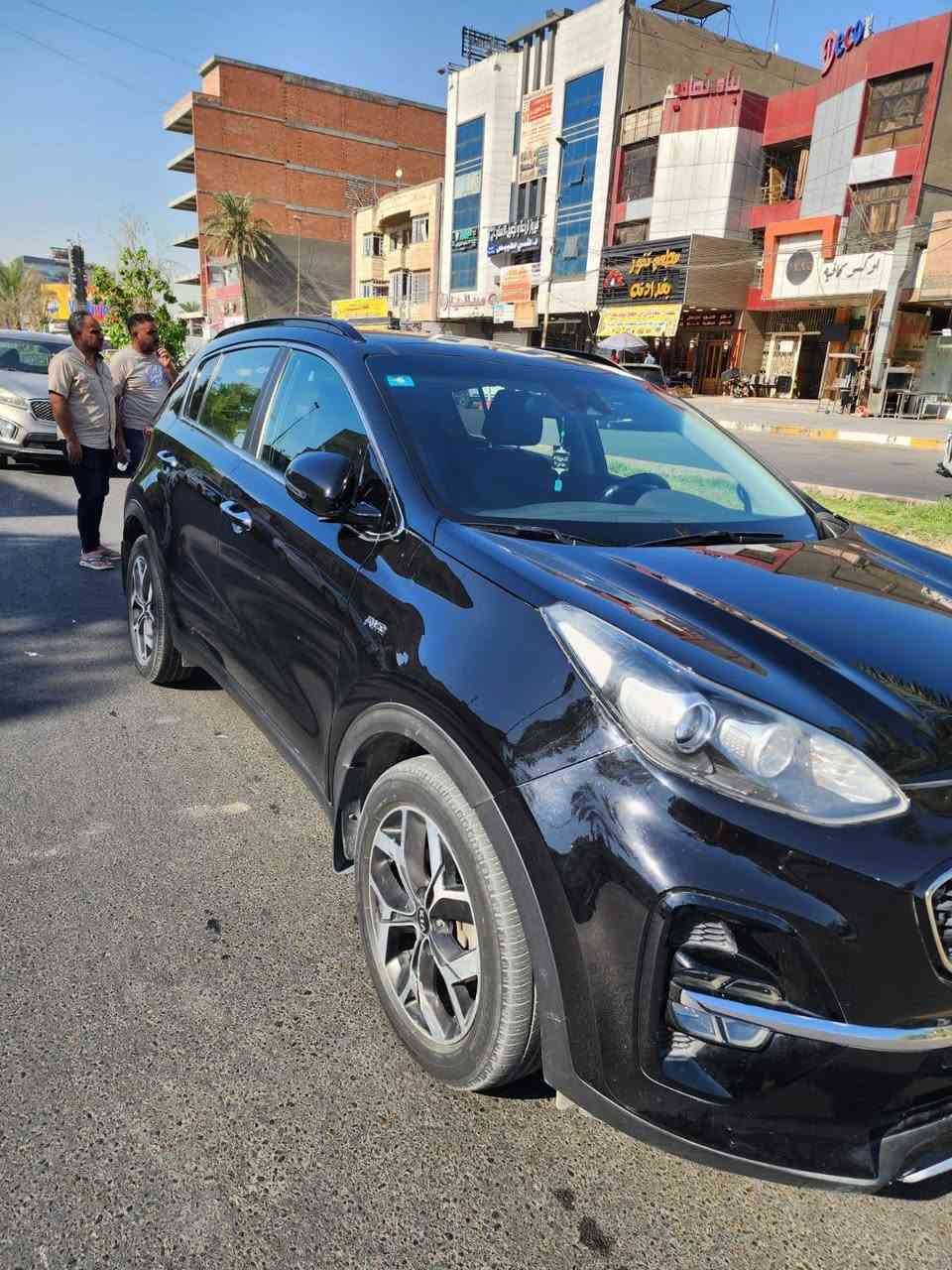 السلام عليكم للبيع سبورتج موديل 22 فول مواصفات حادثه بنيد وجامبغ ايسر وجاملغ خلفي بيها تعديل بسيط بالغد وبداية الشاصي سيارة جاهزة من كل النواحي سعرها 155 وبيها مجال بسيط موجودة في بغداد الأتصال على *********** بغداد, العراق
