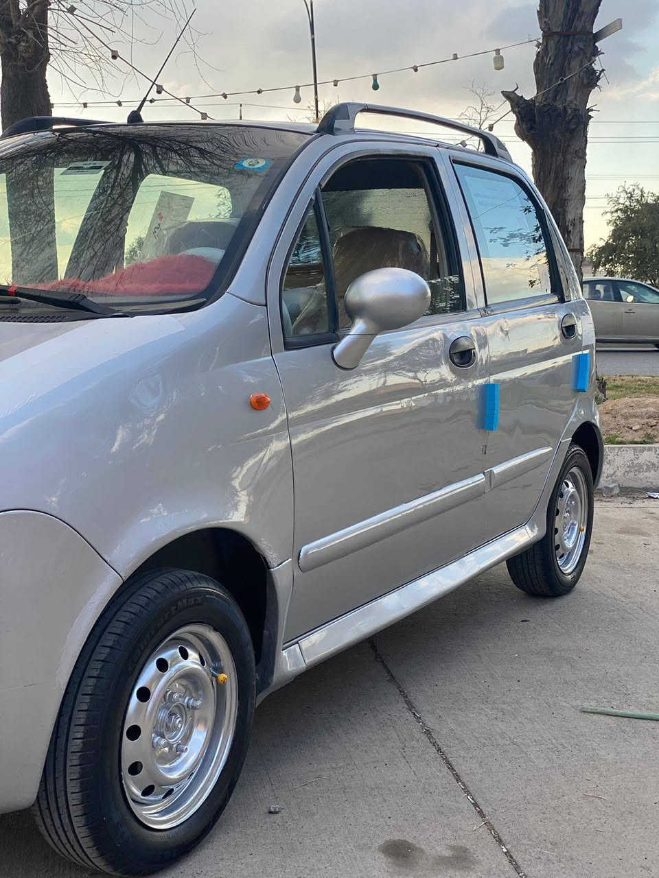 السلام عليكم 
السياره للبيع شيري QQ 
موديل 2010 (گير اوتو)
اقتصادي كلش
بدون ضربه بدون صبغ بدون اي شيء 
گير المحرك شرط 
تبريد ويا سويج ثلج ❄️
التحويل الوكاله شرط سنويه مشروع وطني الرقم دولي ساحبه شرعي ابكركوك
هزه جديد
السياره من الاخير مابيه نقص برغي
ماشيه 72,000
سعره ٣٥ مجال قليل للطيبين 
مكاني كركوك دروازه
الهاتف/ ***********
***********
*********** كركوك, العراق
