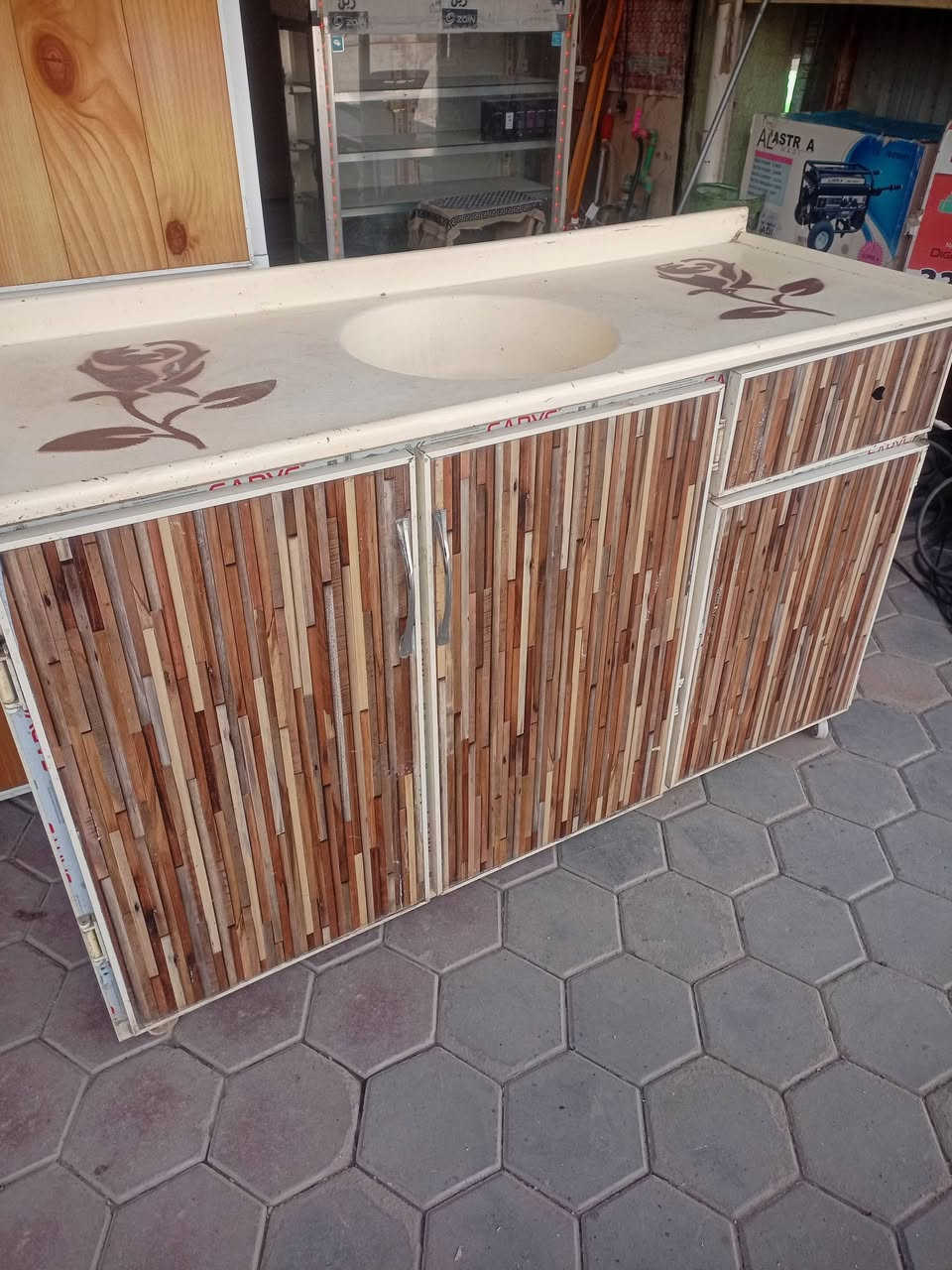 سنك متر ونص مرمر سعر 85.الف الاستفسار على خاص او الاتصال ***********عنوان واسط الصويره حي الشهداء
