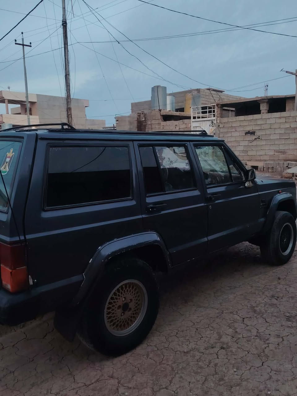 السلام عليكم ورحمة الله ♥
***********

جيب شيروكي 🇲🇾شرط التحويل والغرامات راعيه موجود 

ترهم بيع 🤑ومراوس حسب القناعه انطي فرق اخذ فرق 

سياره محرك بلادي محور كابريته 🚘نقص صدر تعبان 

اكسل جديد كبل نهارين شاده 👌🏻
خياس مابيه.... والباقي شوف العين👋
