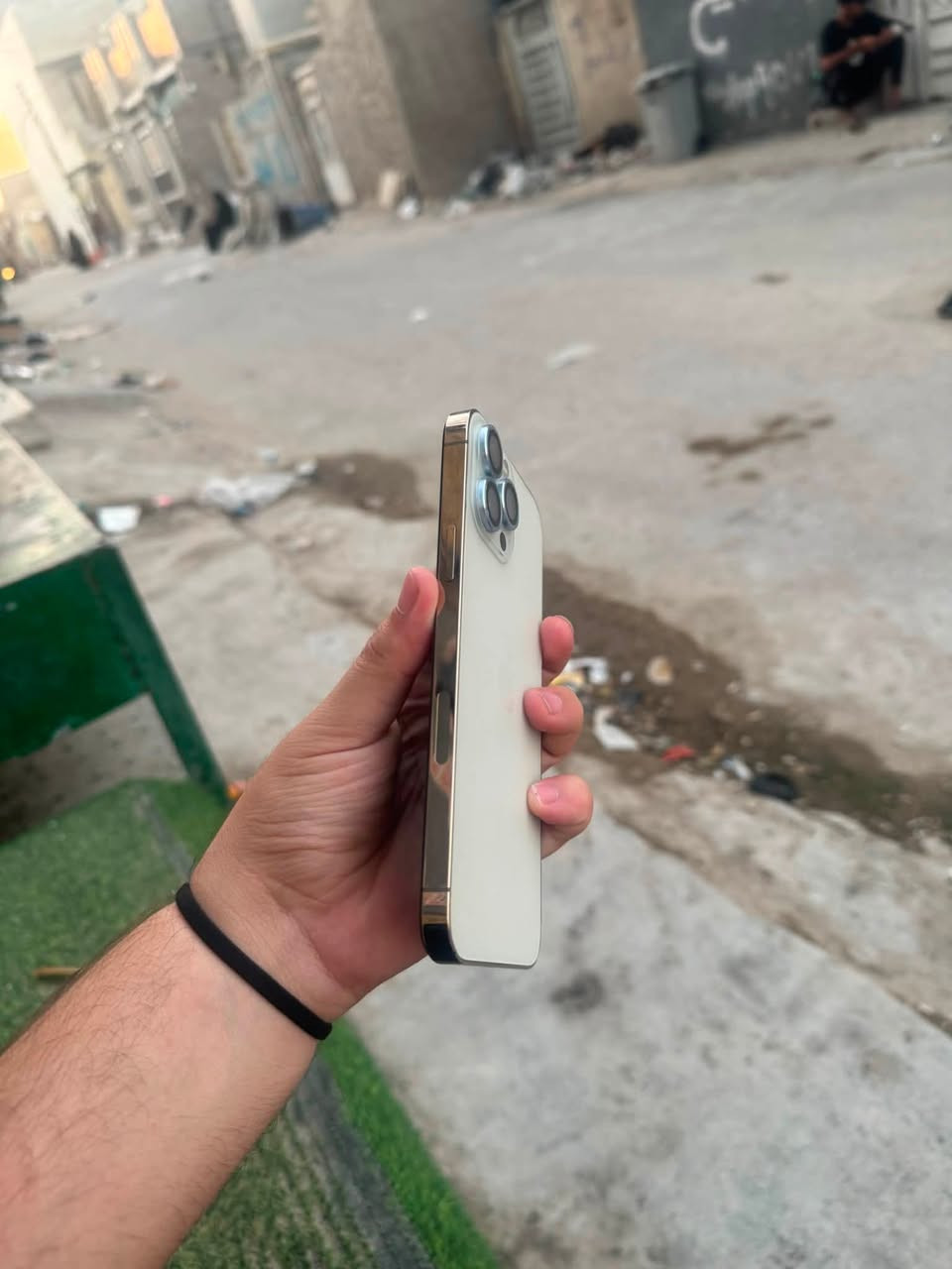 سلام عليكم
أجهزه عدد 2 
الأول 13برو ماكس
ذاكره 256بطاريهً100مستبدل
ألون الذهبي نضيف 
كله شغال اتصال ✅سيمكرت✅فيس ايدي✅
كامرات مستبدل بس يشتغلن طبيعي 
كامرات✅وأي فاي ✅ تجي تفحص ع راحتك
شحن مخابره تكنيك بدون خلل 
شاشه 3خيارات مستبدل نوعيه حلوه ألوان ولمسً
السعر 450وبيًً مجال 

الثاني 11برو ماكس
ذاكره256بطاريه77بلاد
ألون الزيتوني ضهر مفطر
كله شغال اتصال ✅سيمكرت✅فيس ايدي ✅
وأي فاي✅شحن ✅كامرات✅بدون عطل تجي تفحص ع راحتك شاشه 3خيارات شرط مال شركه مستبدل وين متريد تفحص شرطً اصليه بدون عطل او مشكله  
ضمانً يوم كاملً شحن مخابره تكنيك السعر 230وبيًً مجال رقمي ***********عنوانً بغداد مدينه الصدر وماعندي توصيل
