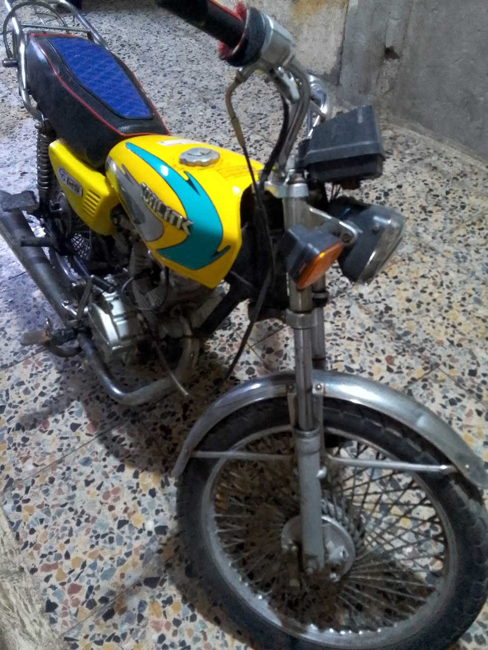 السلام عليكم دراجه يراني 5كير 2022اوراك موجوده 
الدراجه بيهة عطل او بل محرك ياما عاوج ولف او كايمه يعني ابيعهة طافيه السعر 300وبيهة مجال للطيبين مكاني بغداد***********
