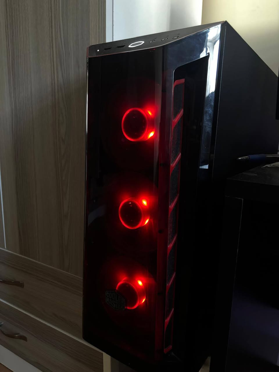 السلام عليكم تجميعة للبيع
المواصفات كالأتي:
Case: Cooler Master MB520
 • Graphics Card: Nvidia GeForce GTX 1650 Gaming X 4GB
 • Processor: Ryzen 5 3600 3.60 GHz
 • Memory: 16GB HyperX RAM
 • Storage:
 • 240GB WD SSD
 • 1TB WD HDD
 • Motherboard: MSI A320M-A Pro
 • Power Supply: Rampage 600W Power Supply
استخدام دراسة وعمل
السعر 450 الف وبيها مجال بسيط للشراي
توصيل ما موجود
مكاني بغداد الدورة
رقم صاحب التجميعة ***********
