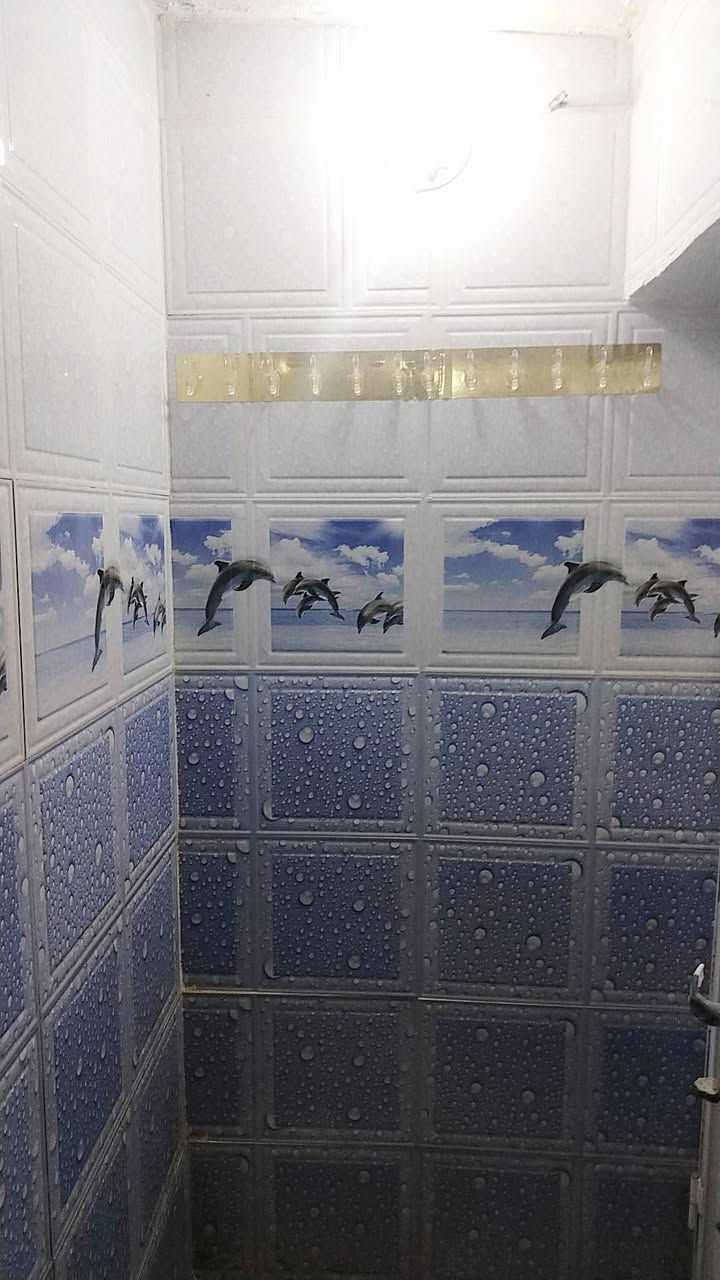 بيت للايجار ١٠٠متر الاسكان الصناعي نزلت الجامع غرفه وصاله وديوانيه ومطبخ وطارمه زغيره ومنور وسطح يجار ٢٥٠ قفل تصال *********** اقرةتفاصل عدل ال تخابرني
