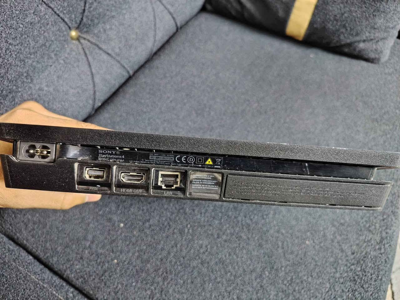 بلي 4 سلم  (1t تيره) مهكر نضام 9.00 افضل نضام
 لامفتوح ولا مصلح كامل ملحقات
جوستك عدد 2 وبي 12 لعبه مفولات
السعر 300 قفل
***********
