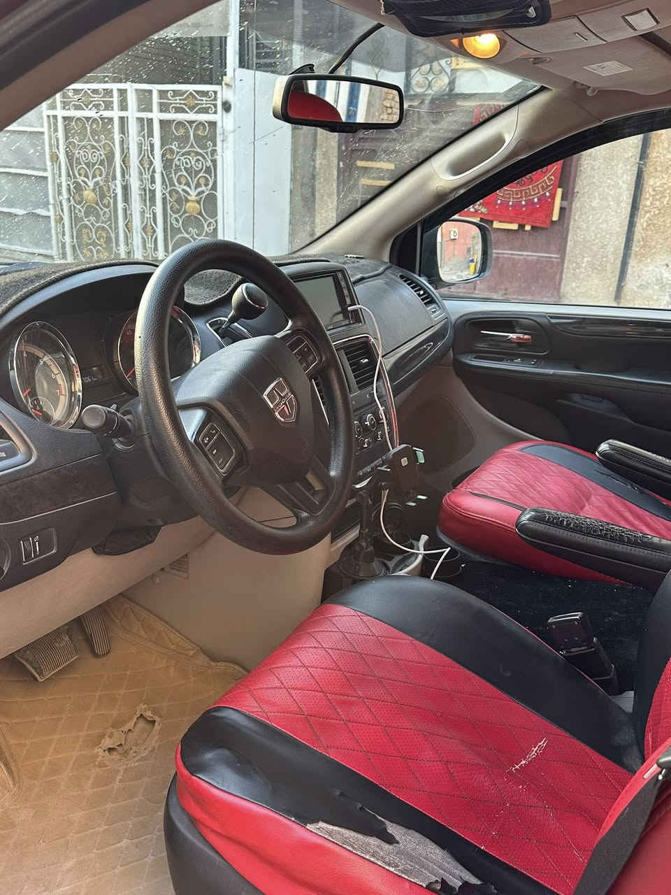 دوج كرفان SXT 2018 - ماشية 88 الف ميل ❤️🔥

• 🚙 محرك 6 سلندر 3600 سي سي
• 🛣️ ماشية88الف ميل فقط
• ❄️ تبريد 3 قطع
• 💡 منظومة زنون عالي وناصي
• 🔩 تخم تاير جديد
• 💺 كشنات بلع منفصل
• 🌡️ الحماوة ما تعبر النص نهائيًا
• 🎮 تحكم من الستيرن
• ♻️ نظام ECO الاقتصادي
• 🛞 بيبان وصندوق ميكانيك (ليست كهربائية)
• 🔄 رقم بغداد الجديد وتحويل ثاني يوم

تفاصيل الحادث:
🚧 صبغ جهة اليسار بسبب حادث في بغداد، موضح بالصور
🚧 باب الجانب الأيمن أيضًا مصبوغ لغرض توحيد اللون والمظهر الجمالي
بيها دخانه بيضه فقط عند التشغيل

الموقع: بغداد - العبيدي
رقـم صـاحـب السـيـارة: ‭0770 923 5383‬

السـعـر 155 وبيها مجال
