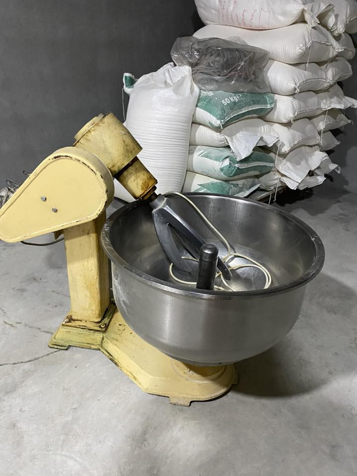 عەجانەی هەویر شێلان بێ عەیب زۆر چاک
جێی فەردەیەکی پەنجا کیلۆیی ئەبێتەوە
 لە سەیدسادق 

واتسئەپی  ***********
