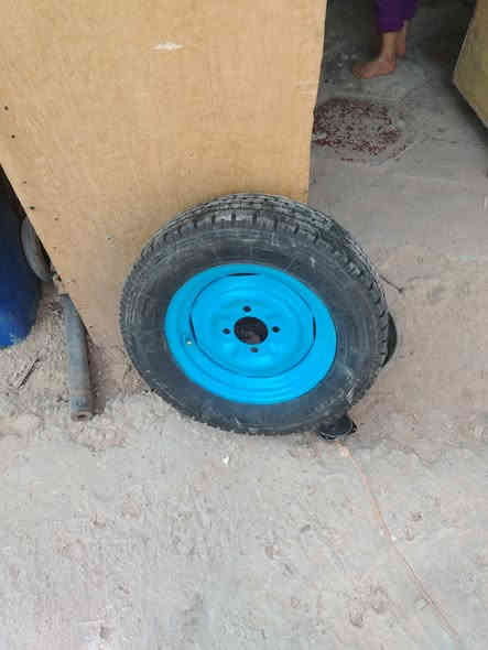 سلام عليكم اريد ابيع تاير جديد مامسدخدم البيع سعره ٣٥ بيه مجال  مكاني نجف يم صيطره القايش يم مدرسه شمس الشموس ***********
