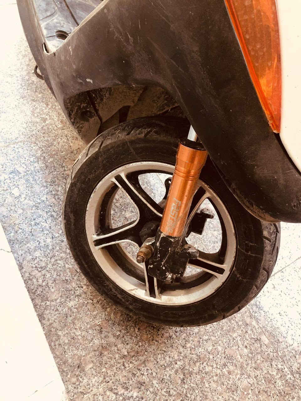 سلام عليكم دراجه ماكس عدله دراجه حلوه نكره تشتغل باتري جديد كتف جديد دراجه مزوده غراض اصليه  للبيع 500 مكاني بغداد البياع ***********
