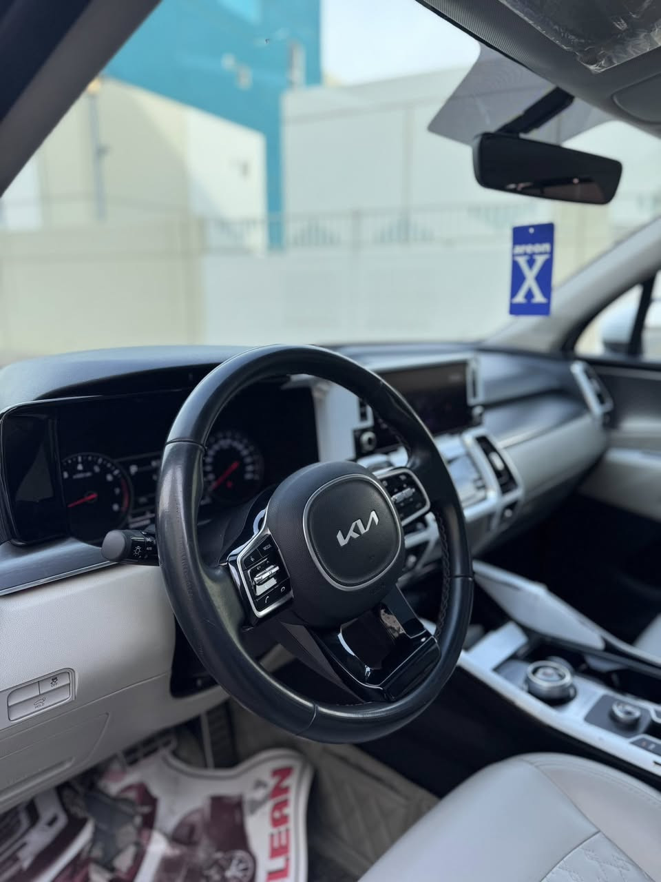 سلام عليكم سورنتو للبيع
مديل 2022
سيارة خليجي 
مكفولة بس بارد بيه
ماشية سيارة 58 km قابل للزيادة
فول مواصفات 1/1 
حجم لمحرك v6
سعر سيارة 273 ورقه $وبيه مجال 
عنوان سيارة بغداد بسماية 
رقم لهاتف 0777266678
رقم لهاتف *********** واتساب
اي ستفسار خاص
