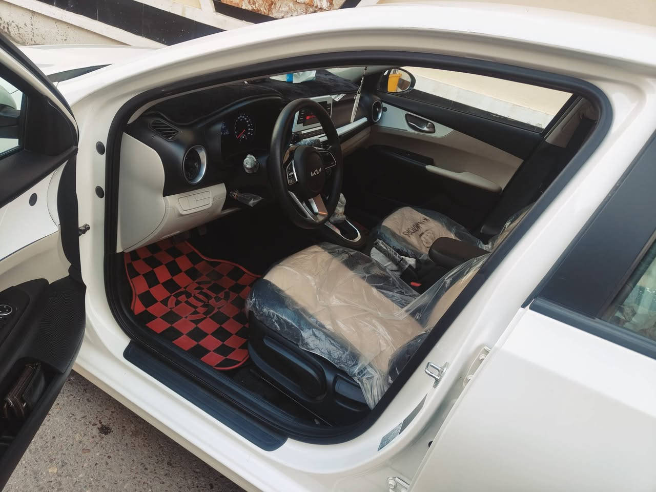 سيراتو
1_ موديل 2024
2_ لون ابيض 
3_ رقم بغداد
4_ ماشيه 60 الف 
5_ مكفوله كفاله عامه عدا رصعه صغيره مامبينه بالجاملغ 
6_ ويل كب ومدوشمه جديده ارضيهة وكشنات 
7_ السعر ( 177 ) $
8_ مكان السياره الفلوجه 
***********
