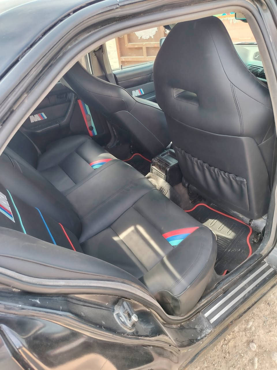 بيئم موديل 1992 حجم 525 فول  محرك كير صدر غرفه كله جديد محرك وكير  صقر دبل فانوص. رقم اربيل هزه جديده تبريد ثلج صدر تخم تاير. مناقصها بس صوت بل باور بشاره فقط  السعر 64 وبيها مجال مكان سياره صلاح الدين بيجي الاستفسار *********** بي واتساب
