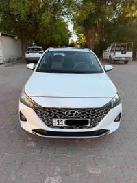 للبيع اكسنت 2023 خليجي مكفولة كفالة عامة محرك 1600 دوش فول مواصفات ماش...