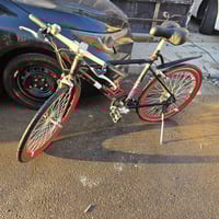 عندي بايسكل 700 للبيع عارضه 75 وبي مجال للإستفسار اتصل بالرقم واني 077...