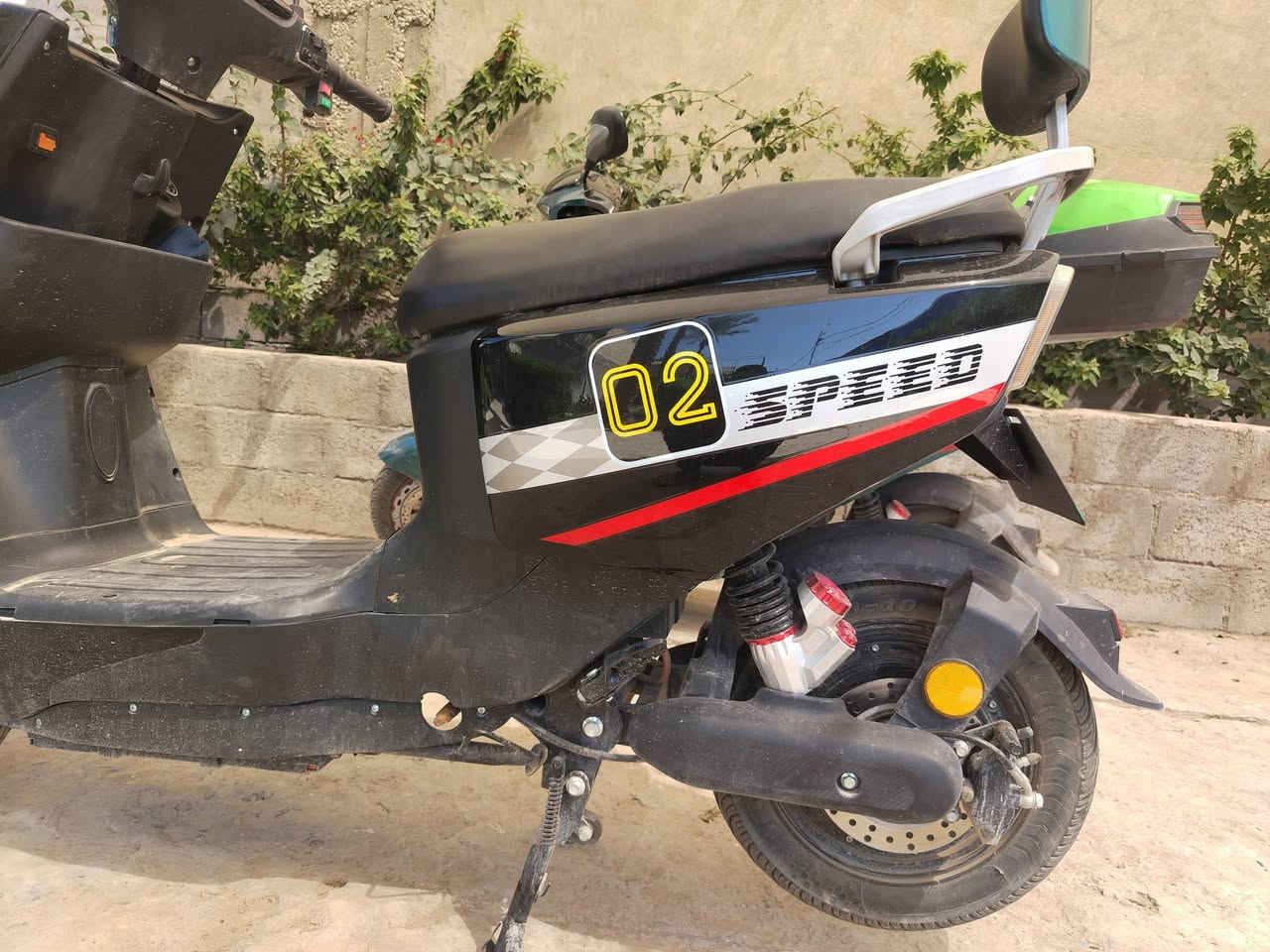 من رخصه المدير عندي دراجه جديده كلش ماشيه الف كيلو صارله ٣ أشعر عندي استخدام قليل سعرها ٧٥٠ الف بيها مجال بسيط العنوان بغداد تاجيات لاستفسار اتصل على الرقم ***********
