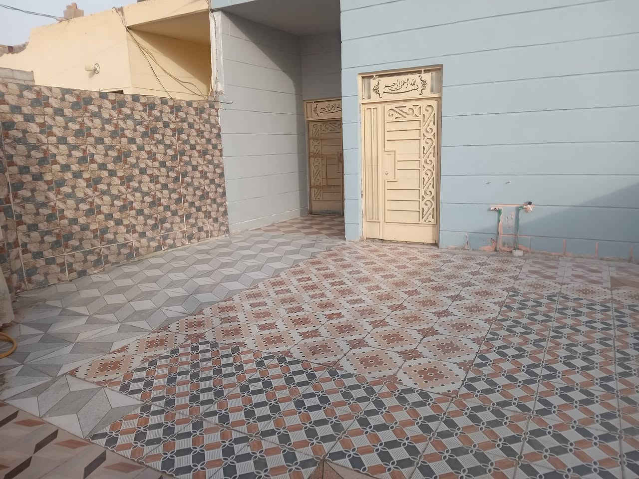 سلام عليكم بيت البيع بحي مصوره   مساحه ٢٠٠ م   ألبيت طابو زراعي سند 25 *********** البيت نضيف
