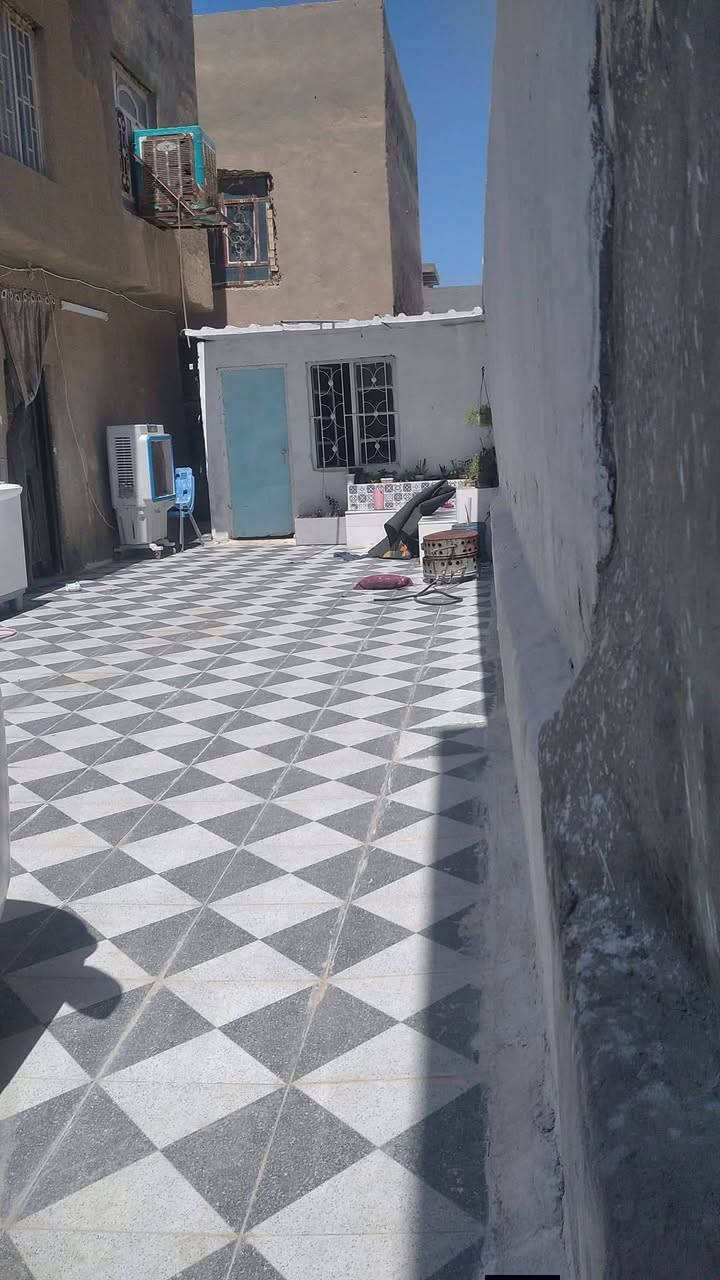 بيت للبيع  مساحته 280 متىر طابقين 3 غرف صالتين نساء ورجال مطبخ حار وبارد  في حي الاكرمين الاولى مقابيل مسجد الشاكر خلف مجمع الامين الطبي بفرع صيدلية الطف يبعد عن شارع المهندسين تقريبا 100 متر خلفه مدارس اعداديه وابتدائيه ترميم داخلي جديد  يطل ع ساحه  كما موضح بالصور والفديو  التفاصيل والسعر  ع خاص او واتساب على  الارقام التاليهه
 ***********
‏‪0778 071 6048‬‏
***********
