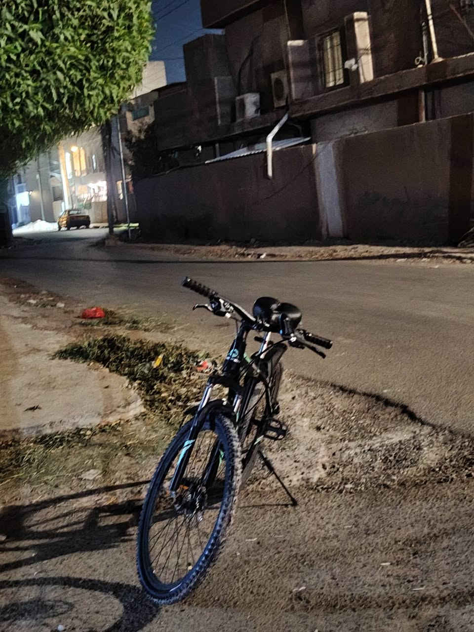 بايسكل جبلي حجم 26 شركة MIGEER المعروفة بايسكل جاهز مكينة بريكات كير 7×3 جاهز ونظيف ناقصة بس زنجيل سعر 110 وبي مجال حگ الجية أو مراوس 
***********
