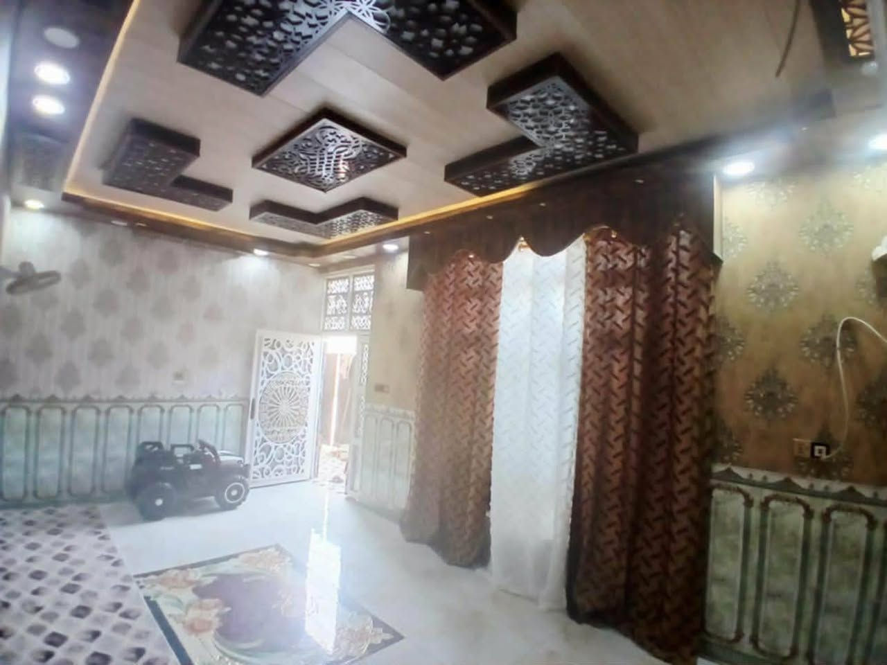 السلام عليكم مشتمل للبيع واسط حي الحكيم نزلت على غريب قرب الكورنيش يحتوي على غرفه نوم وصاله واستقبال وصحيات وطرمه كافه خدمات مرقم من قبل البلديه طابو وزراعي سنه 25 السعر خاص المراجعه دلاليه سيد حيدر***********
