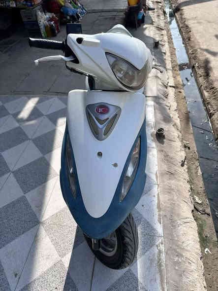 دراجه كامكو بوليسي v1 دراجه جديده حاويه صار لها شهرين من ماخذها من الحاويه كل نقص ما بيها كهربائيات كلها شغاله نهضه ومعدل فول شرط ما مفتوح المحرك بخاخ سعر 850 وبيها مجال للشراي ***********
