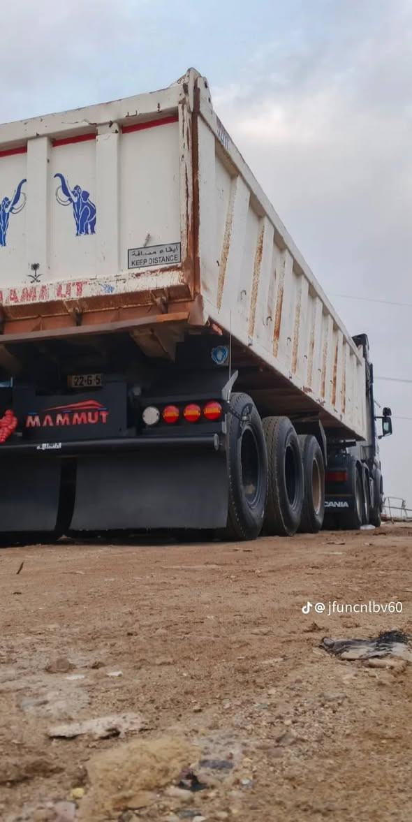 السلام عليكم
البيع عربانه ماموت حداديه 3دنكير م32 موديل 20 
***********
***********
