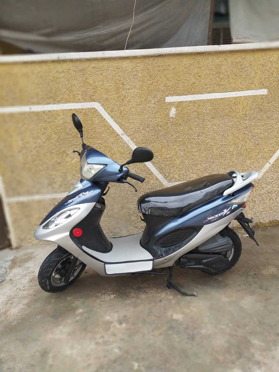 السلام عليكم دراجه كامكو في تو دراجه كلها بلادي دراجه حلوه و ناعمه كهربائيات كلها شغاله مكاني بغداد حي البساتين السعر 750 و بيها مجال رقم ***********
