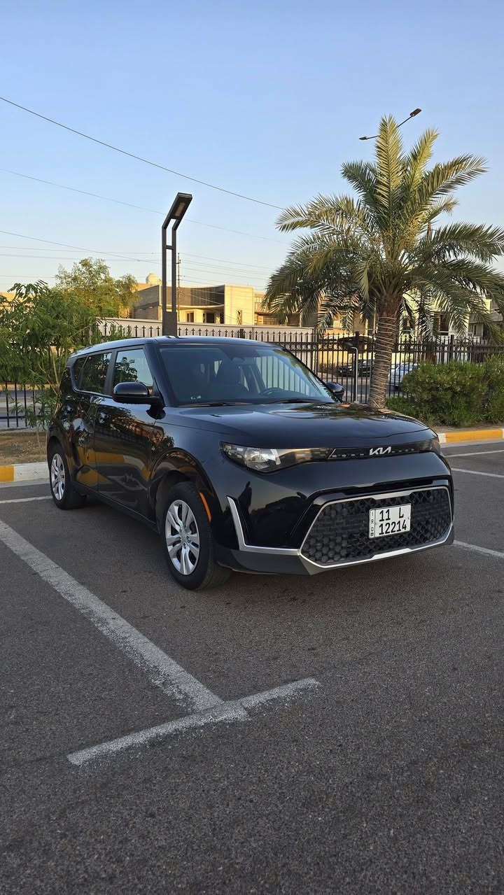 السلام عليكم 
كيا صول ٢٠٢٣
وارد امريكي (ماشيه ٦٥ الف ميل ) 
حادث امريكا تبدل بنيد وجاملغ ايسر بي بارد 
بدون لغد 
على الفحص 
وصار بيها حادث ببغداد باب خلفي ايمن بعده ممصلح 
تخم تاير جديد 
تبريد شغال بي ضعف 
كاميرا دواره تحكمات استيرن شاشه توقف ذاتي شاشه اعطال رادار مسار ايرباك ستيرن فقط 
السعر 130  ورقه وبيها مجال بسيط 
او مراوس pyd 

بغداد 
***********  
*********** واتساب
