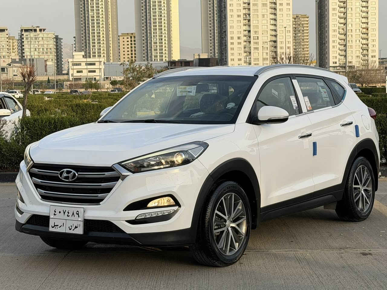 السلام عليكم هونداي توسان موديل 2017 خليجي كوري للبيع مواصفات السيارة مري شفط اشاير بلمري داخل لونين عسلي مطعم باسود كشاف امامي  بك لايتات ولايت LAD  لد امامي فول تحكم ستيرن تبريد قطعتين مكينه 2000 دوش كير آيتي  كير مكنيه مكفولات هندبريك رجل حداديه امامي خلفي كوله جديد تخم تايرات كوله جديد سيارة جديدة احلى من صور بس تكحيله اصبع ونص بلبنيد 

عنوان السيارة سليمانيه 
الاستفسار ***********
