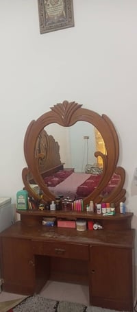 غرفه اخشاب • ميز تواليت • للبيع
