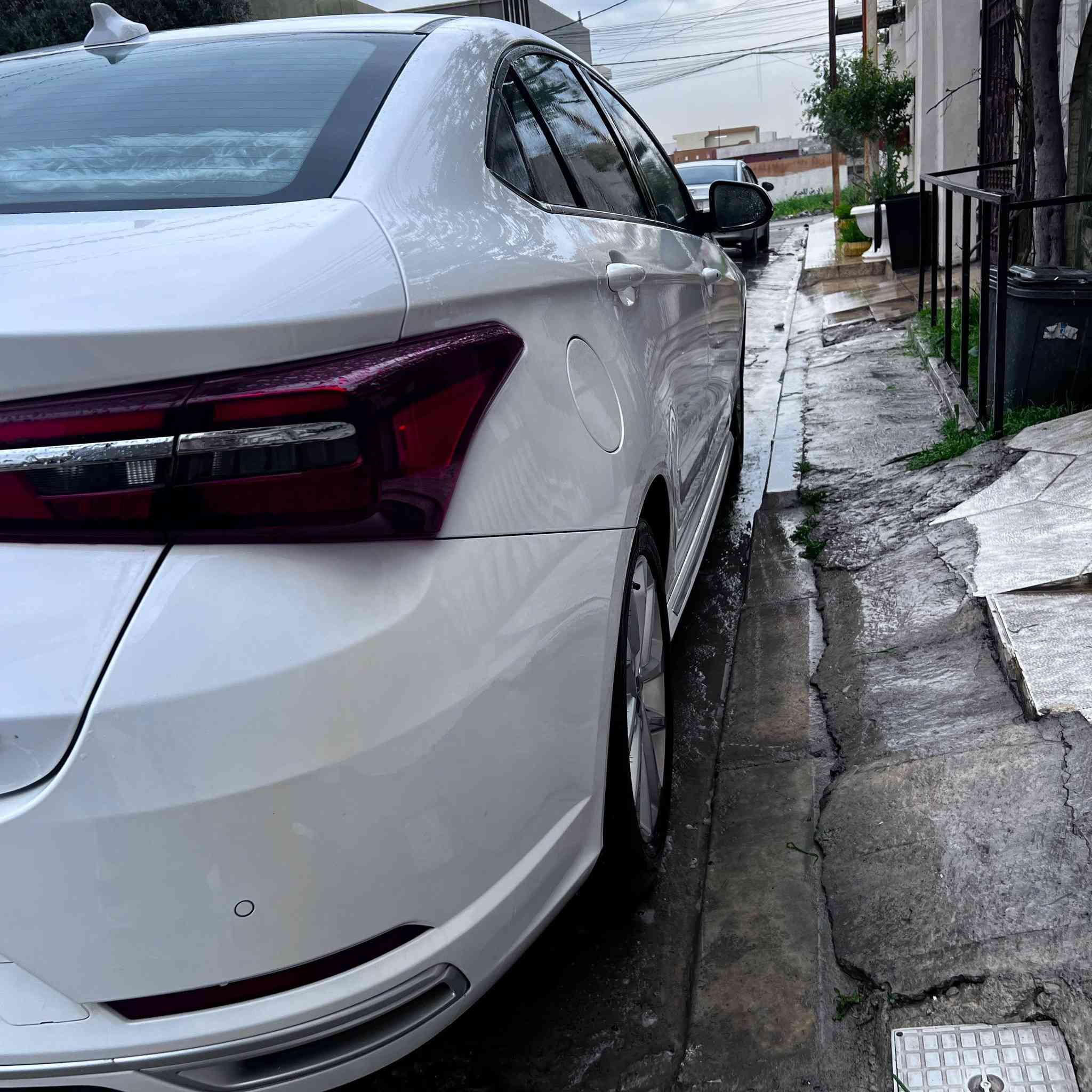 🚗✨ شيري أريزو 6 موديل 2024 – فئة Comfort ✨🚗 ضمان 6 سنوات
🔹 محرك 1.5 تيربو بقوة 147 حصان
🔹 كير أوتوماتيك 
🔹 صرفية ممتازة (اقتصادية بالبنزين)
🔹 شاشة كبيرة + Apple CarPlay و Android Auto
🔹  تشغيل بصمة مثبت سرعة تشغيل عن بعد
🔹 مقاعد جلد وقماش حجم ويل 17 اشاير بالمري 
🔹 كاميرا خلفية + حساسات + أنظمة أمان متكاملة اوتوهولد +هاندبريك بصمة
ضمان ٦ سنوات استيراد شركة السراب
 كفالة عامة على جميع اجزاء السيارة
انا صاحبها الشرعي هزه فحص كامل لمدة سنتين مكانها الموصل
للتواصل ***********
 متوفر واتساب
