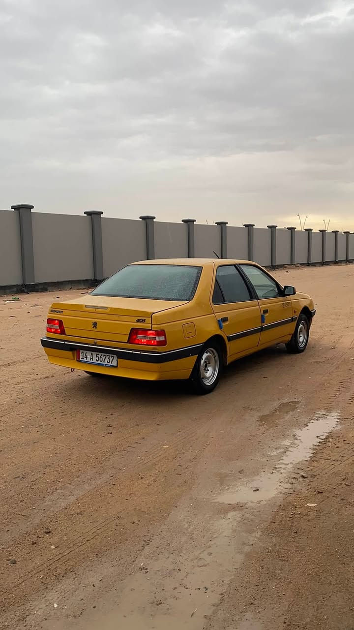 سلام عليكم بيجو ٤٠٥ السياره بأسمي تحويل ثاني يوم سنويه توني مصفر هيئه وغرامه تبريد ثلج تخم تاير مكينه وكير لا تنقيص ولا تبخير البدي شوفه العين اكفل فقط اصوليات لدهن ابدله بوقته وصولات عندي السياره صار شهر ما طالع بيها ملتزم بدوام وطابكها السياره رادلها شوي ترتيب  مديل ١٥
تجي وتشوف مكاني حمدان البز
سعرها ٣٦ وبيها مجال قليل ***********
