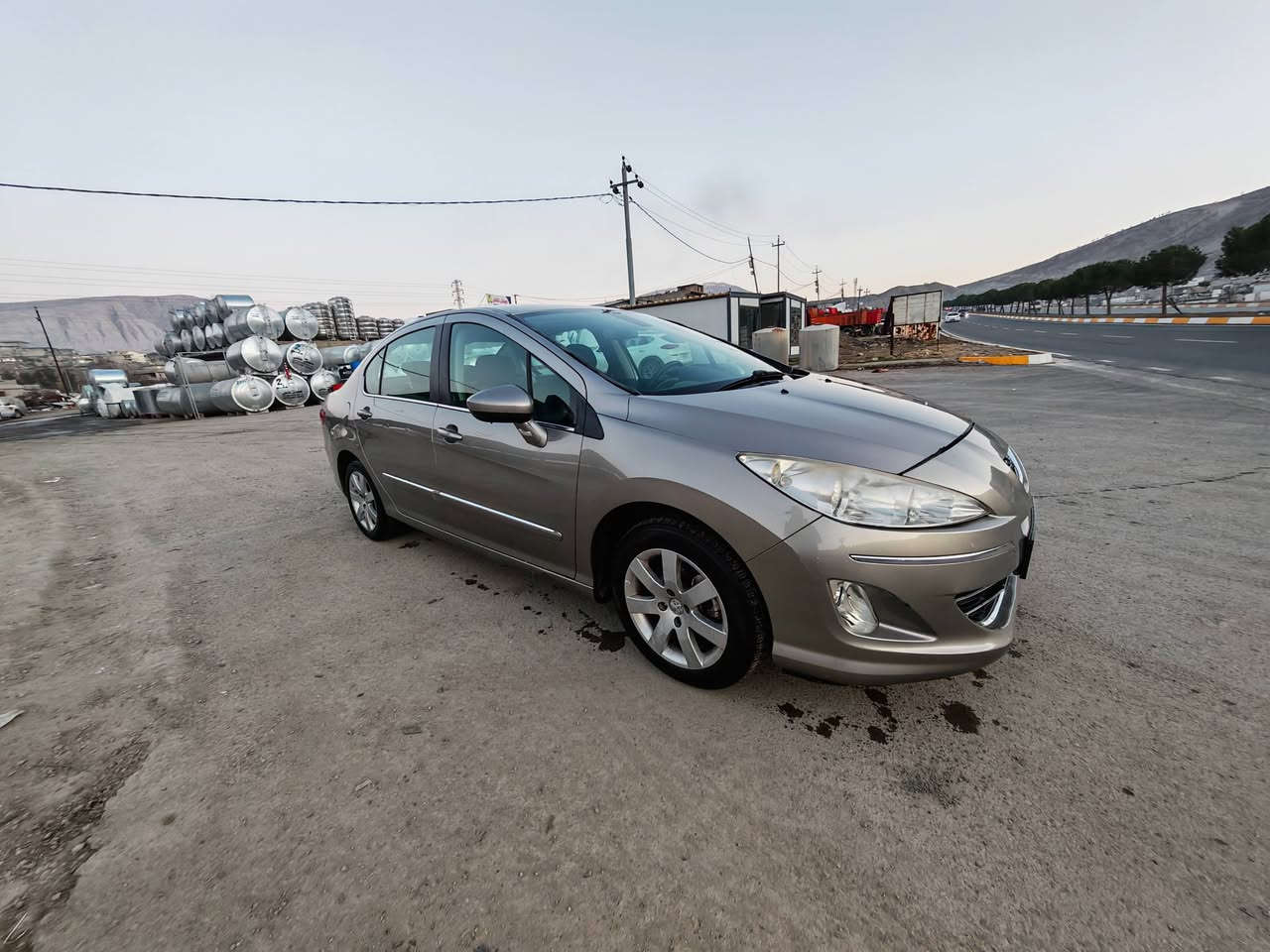 بیجۆ 408 مۆدیل 2012 گێڕتۆماتیک ڕەقەم هەولێر بەشەرتی گێڕو مەکینە و تبرید ساردو گەرم سەقف سلاید و تبرید مەرکەزی بەناوی خۆمە سەنەوی نوێیە بێ بۆیاغە یەک تۆز ساردی هەیە كامل لەسەر شەریکەیە 160 هەزار ڕۆیشتوە
نرخ 77 مەجال
شوێن سۆران
بیجو 408 مودیل 2012 الکیر اوتوماتیك رقم اربیل  بدون صبغ شرط تحويل سیارە بسمی شرط مكينة و الكير ماشية 160000 تبريد  مركزي سلايد 
مكان قضاء سوران
سعر 77 بها مجال 
***********
***********
