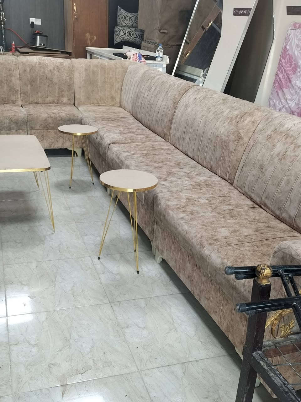 السلام عليكم ديوان 7امتار 10مقاعد نضيف لوك سفنجه لوك للبيع  مع الطبلات سعر 150وبي مجال قليل مكاني كركوك كوباني اتصال على الرقم ( *********** ) #معرض الياقوت للأثاث والمواد المنزلية
