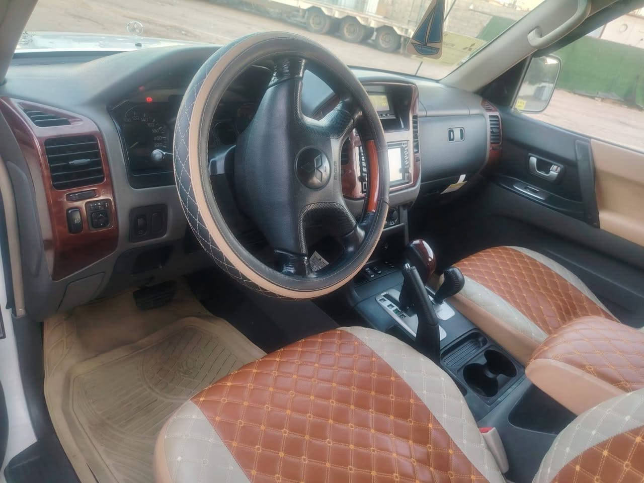 باجيرو 2004 ياباني مكفوله من ضربه وتبديل وفتح وصبغ ما عدى بيه شبر صبغ بحافة البنيد  سيارة جديده ع وضع الشركة 
   محرك جديد لا تنقيص ولا تبخير ولا صوت مكفول جديد 
گير مكفول حدادية جديدة تخم تاير جديد 

 مواصفاتها 
محرك 3000 
٧ راكب 
تبريد ٣ قطع 
مري شفط 
كهربائيات كله شغاله 
شاشة  
كامرة
فور ويل 4x4  
      
 سيارة متصرف عليه شي جاهزه من كلشي
رقم السياره بغداد دولي الجديد باسمي وهزه جديدة 
مكان السياره بغداد
سعر السيارة  ٩٨
             للتواص ***********
