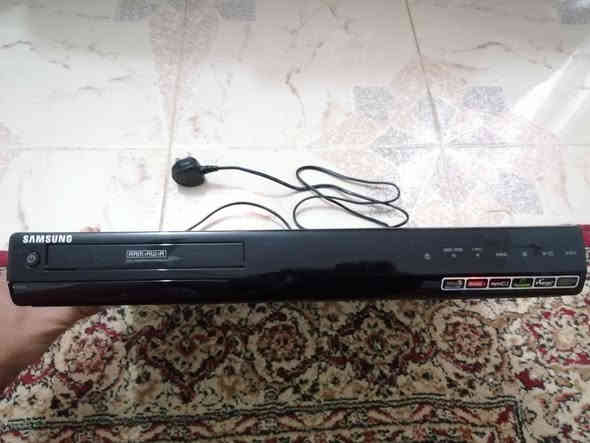 السلام عليكم
دي في دي سامسونك نقصه ريمون
السعر ٣٠ ألف
بي هارد
توصيل موجود
للإستفسار الاتصال ***********
